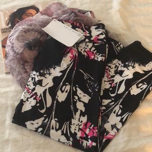 🎧Fabletics Winn mid rise Capri